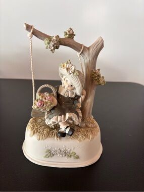 Kim Anderson's "I'm Happiest When I'm Dreaming of You" musical figurine 1996